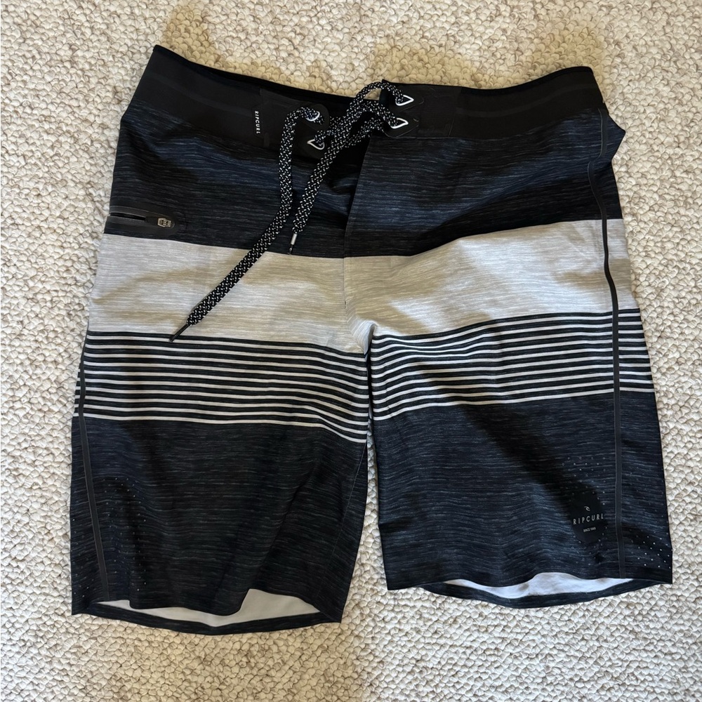 Rip Curl Men’s Mirage Board Shorts 19”, Waist 29”, Inseam 9”